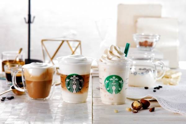 スタバの新作は 白いコーヒー ホワイト ブリュー コーヒー マカダミア フラペチーノ 発売 E レシピ 料理のプロが作る簡単レシピ 1 2ページ