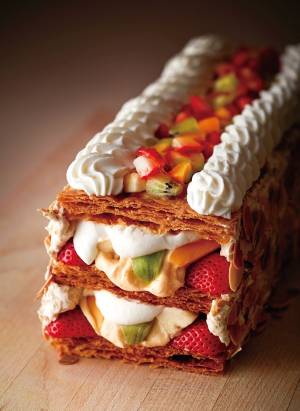キハチ青山本店 5種のフルーツ さくさくパイ生地 エリザベスパイ 人気ロールケーキがパイに E レシピ 料理のプロが作る簡単レシピ 1 2ページ