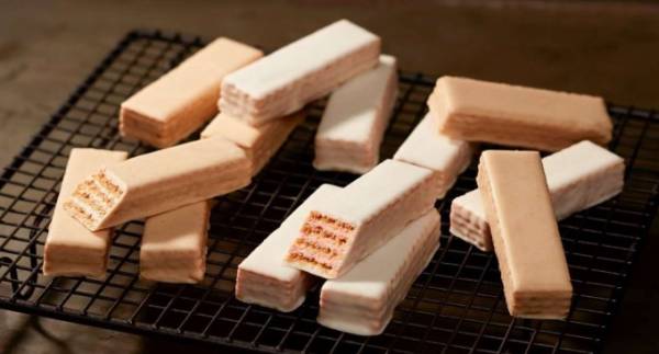 パティスリー キハチ 東京ガトーウエハースバー モンブラン レアーズケーキをイメージした東京土産 E レシピ 料理のプロが作る簡単レシピ 1 2ページ