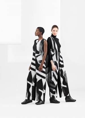 プリーツ プリーズ イッセイ ミヤケ新作、ネオンカラー×ブラックの