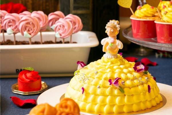 美女と野獣 のデザートブッフェがストリングスホテル 名古屋で プリンセスや薔薇モチーフのケーキ E レシピ 料理のプロが作る簡単レシピ 1 2ページ