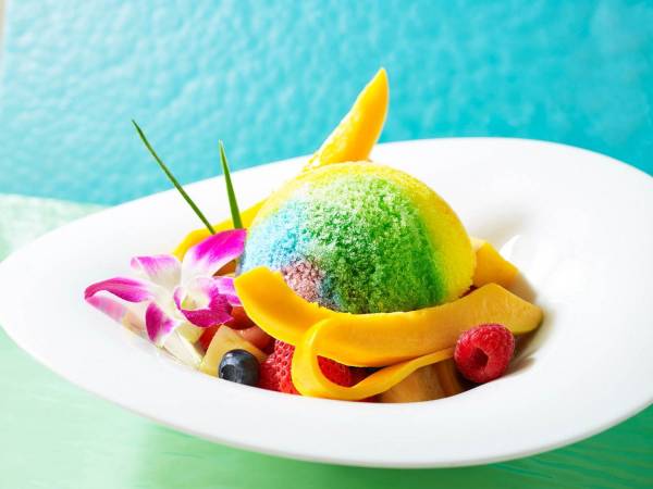 虹色シロップのかき氷 レインボーシェイブアイス 東京 芝公園で 夏のフルーツをたっぷり添えて E レシピ 料理のプロが作る簡単レシピ 1 2ページ