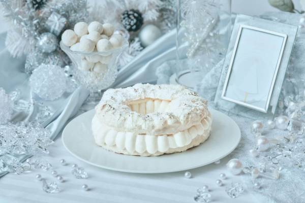 ホワイトクリスマス イメージの純白クリスマスデザートビュッフェ がヒルトン東京ベイで E レシピ 料理のプロが作る簡単レシピ 1 2ページ