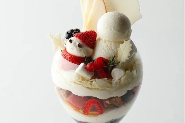 エンポリオ アルマーニ カフェ青山のクリスマスパフェ 苺サンタや雪だるま風ホワイトチョコアイス E レシピ 料理のプロが作る簡単レシピ 1 2ページ