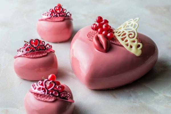 Anaインターコンチネンタルホテル東京のバレンタイン ルビーチョコ 苺のハートケーキやヒョウ柄チョコ E レシピ 料理のプロが作る簡単レシピ 1 2ページ