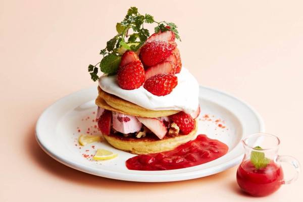 J S パンケーキカフェ 苺とフルーツアイスのパンケーキ 苺とアイスをサンドしたハーブ香る一皿 E レシピ 料理のプロが作る簡単 レシピ 1 2ページ