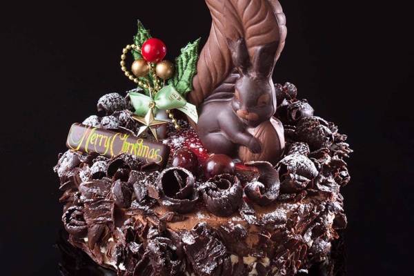 横浜ベイホテル東急のクリスマス リスを飾った 黒い森 チョコケーキ 鮮やかリース風タルト E レシピ 料理のプロが作る簡単レシピ 1 2ページ