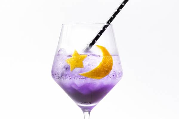 ダンヒル バー 10月限定カクテル ハロウィンや秋の星空をイメージした幻想的な1杯 E レシピ 料理のプロが作る簡単レシピ 1 2ページ