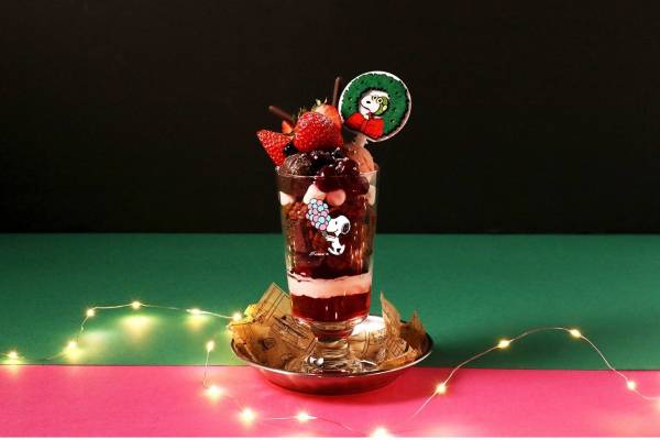 ピーナッツ カフェ ダイナーのクリスマス スヌーピー モチーフのチョコ 苺サンデーや限定コース E レシピ 料理のプロが作る簡単レシピ 1 2ページ