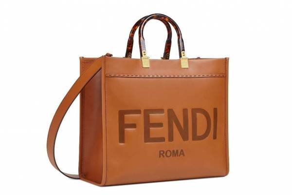 フェンディのトートバッグ「サンシャイン ショッパー」に新サイズ