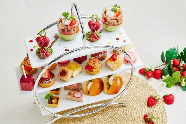 ロイヤルパークホテルの苺アフタヌーンティー ハートといちごの鍵 モチーフのチョコ細工など E レシピ 料理のプロが作る簡単レシピ 1 4ページ