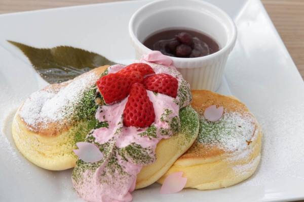 幸せのパンケーキ 春限定 桜 パンケーキ 桜香るホイップクリームとあんこ 苺を乗せて E レシピ 料理のプロが作る簡単レシピ 1 1ページ