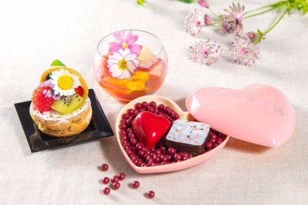 東京ミッドタウンの限定屋外ラウンジで 花咲く 春スイーツ 桜ストロベリーモンブランなど E レシピ 料理のプロが作る簡単レシピ 1 3ページ