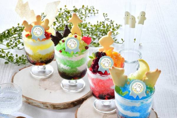 ムーミンカフェ ムーミン谷 かき氷パフェ ソーダを注ぐとドリンクに変わる うみ色 森色 スイーツ E レシピ 料理のプロが作る簡単レシピ 1 2ページ
