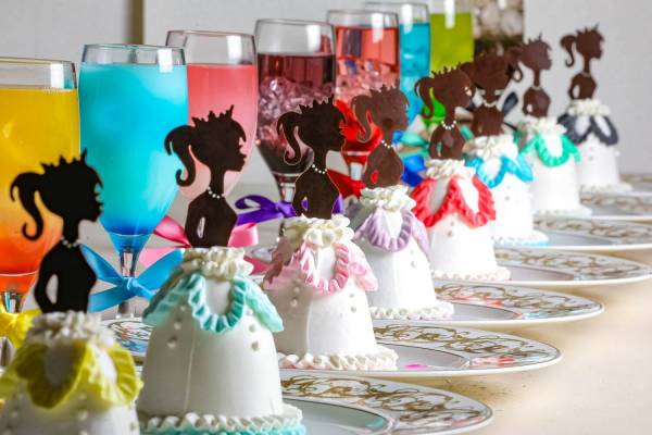 大阪 プリンセスアフタヌーンティー プリンセスケーキやハイヒールチョコを好きな色で カラーコーデ E レシピ 料理のプロが作る簡単レシピ 1 2ページ