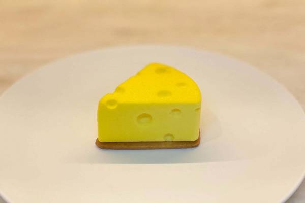 アニメの穴あきチーズ風 フロマ のチーズケーキ ルクア大阪の限定ショップで E レシピ 料理のプロが作る簡単レシピ 1 2ページ