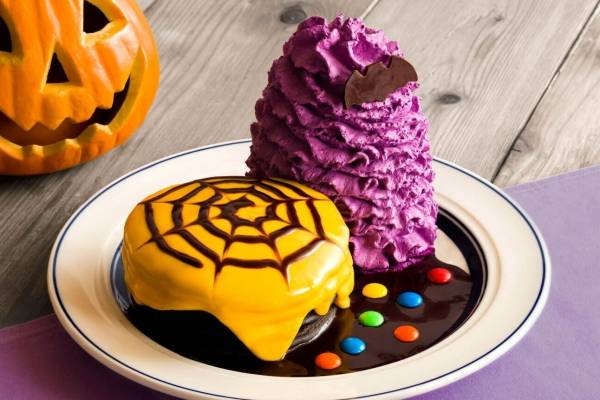 エッグスンシングスのハロウィン限定 真っ黒 パンケーキ スパイダー模様のかぼちゃクリームのせ E レシピ 料理のプロが作る簡単レシピ 1 2ページ