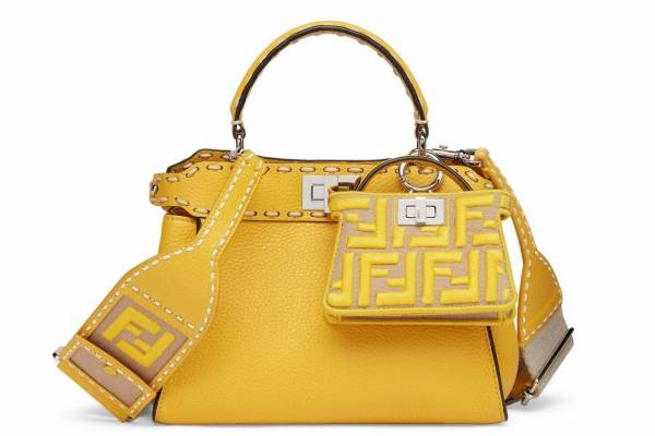 FENDI イエロー ロゴ入り 大紙袋 箱 ピーカブー アイ・シー・ユー フェンディ「ピーカブー アイシーユー」メンズミニバッグに24年春夏新