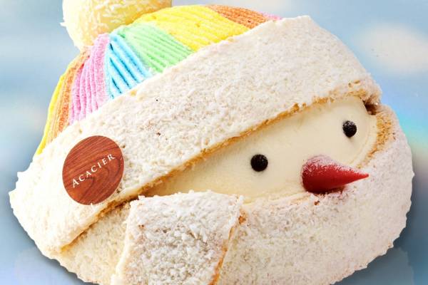 伊勢丹新宿店の21年クリスマスケーキ 虹色 帽子のスノーマンケーキ もこもこ雲のムースケーキ E レシピ 料理のプロが作る簡単レシピ 1 3ページ