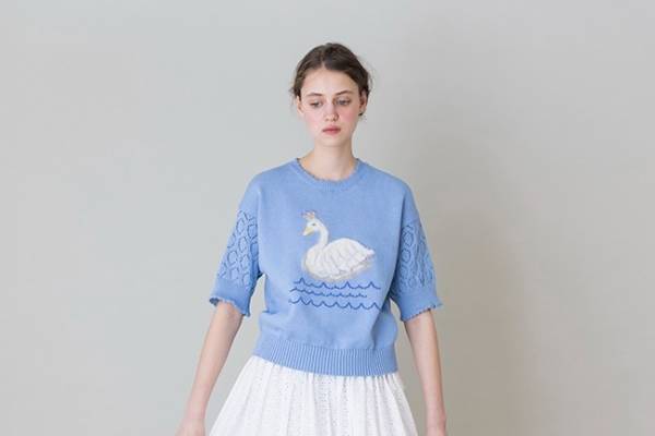ジェーンマープル“白鳥の湖”モチーフのセーター&フリルワンピース