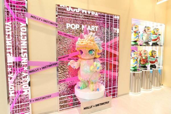 中国発デザイナーズトイ「ポップマート」原宿に1号店、小さなフィギュア詰め放題＆限定フィギュアも(2022年7月14日)｜ウーマンエキサイト(1/2)