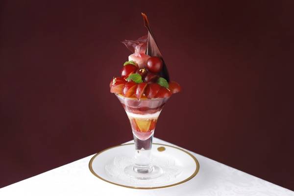 資生堂パーラー 食べる宝石 ぶどうのパフェが銀座限定で 希少品種ルビーロマンを贅沢に使用 E レシピ 料理のプロが作る簡単レシピ 1 2ページ