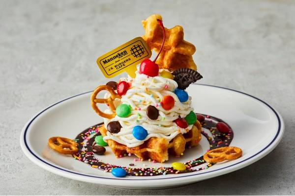 J.S. バーガーズ カフェ×マネケンのスイーツ、“ストロベリーチーズ