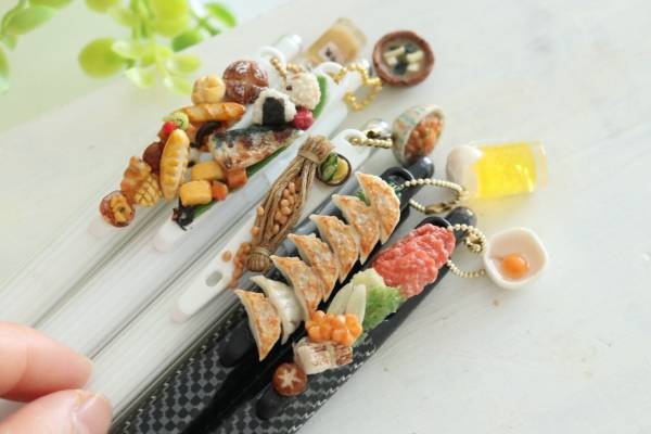 餃子デザイン ボールペン 本体 ミニチュアハイボール ミニチュアフード 0.5 本物そっくり”ミニチュアフード作品が渋谷スクランブルスクエアに集結