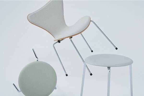 オーラリー×フリッツ・ハンセン初のコラボ家具、淡いトーンのセブン
