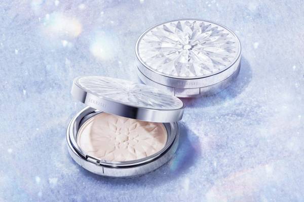 新品 未使用 雪肌精 プレシャススノー フェイスパウダー 透明美肌お試しセット付 雪肌精“伝説のフェイスパウダー”「プレシャス スノー」23年秋復活