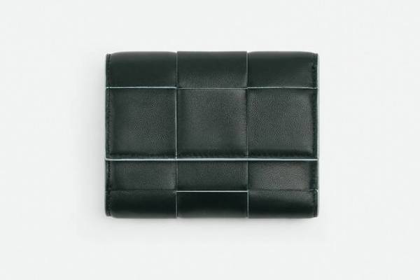 ✨希少極美品✨ボッテガベェネタ　三つ折り財布　レザー　ブラック　グリーン ボッテガ ヴェネタ イントレチャート 三つ折り財布 レザー ブラック