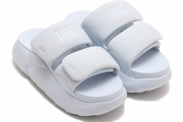 UGG24年夏、“ふわふわ”ストラップのスライドサンダル＆夏フェス着想