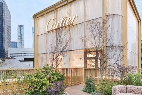カルティエの新ブティックが麻布台ヒルズに - 庭園から着想を得た店内