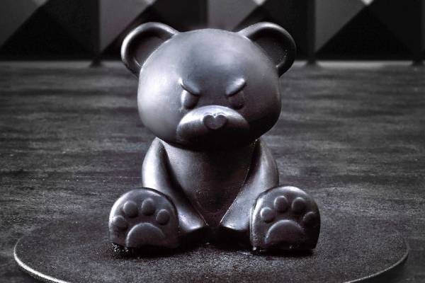 真っ黒スイーツ”「ブラックパリ」新作焼き菓子やテディベア型ケーキが