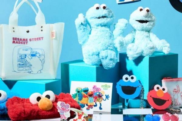 セサミストリートマーケット」24年夏グッズ、ミントカラーのエルモ