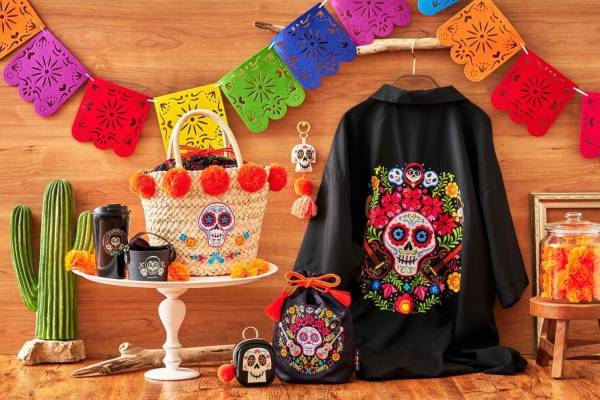 リメンバーミー　カゴバック　カバン　タグ付未使用　巾着　ディズニーストア　希少 リメンバーミー カゴバック カバン タグ付未使用 巾着