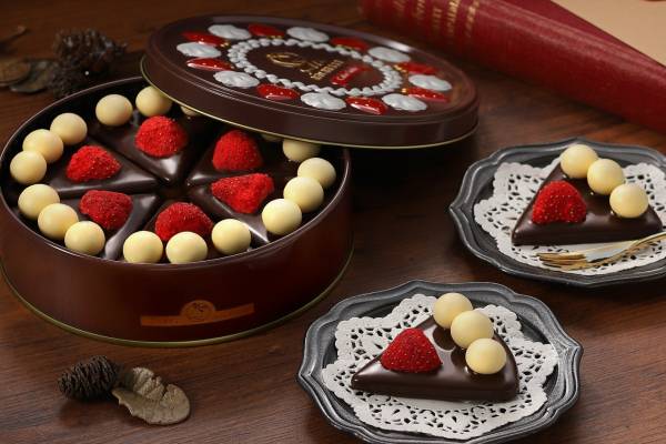 サブレミシェル」ホールケーキ型チョコサブレ＆宝箱のようなクッキー缶