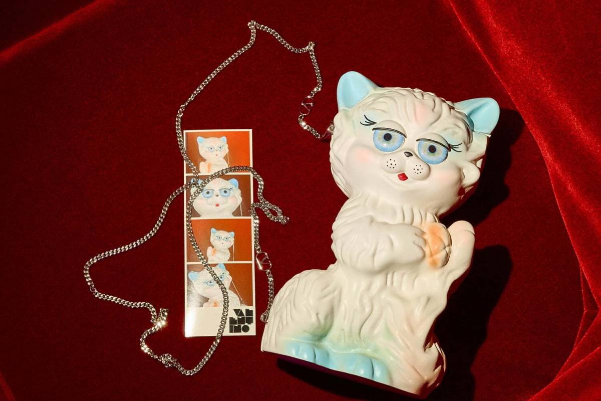 ヴァレンティノの猫「ル シャ デ ラ メゾン」ビーズ刺繍バッグや総柄 