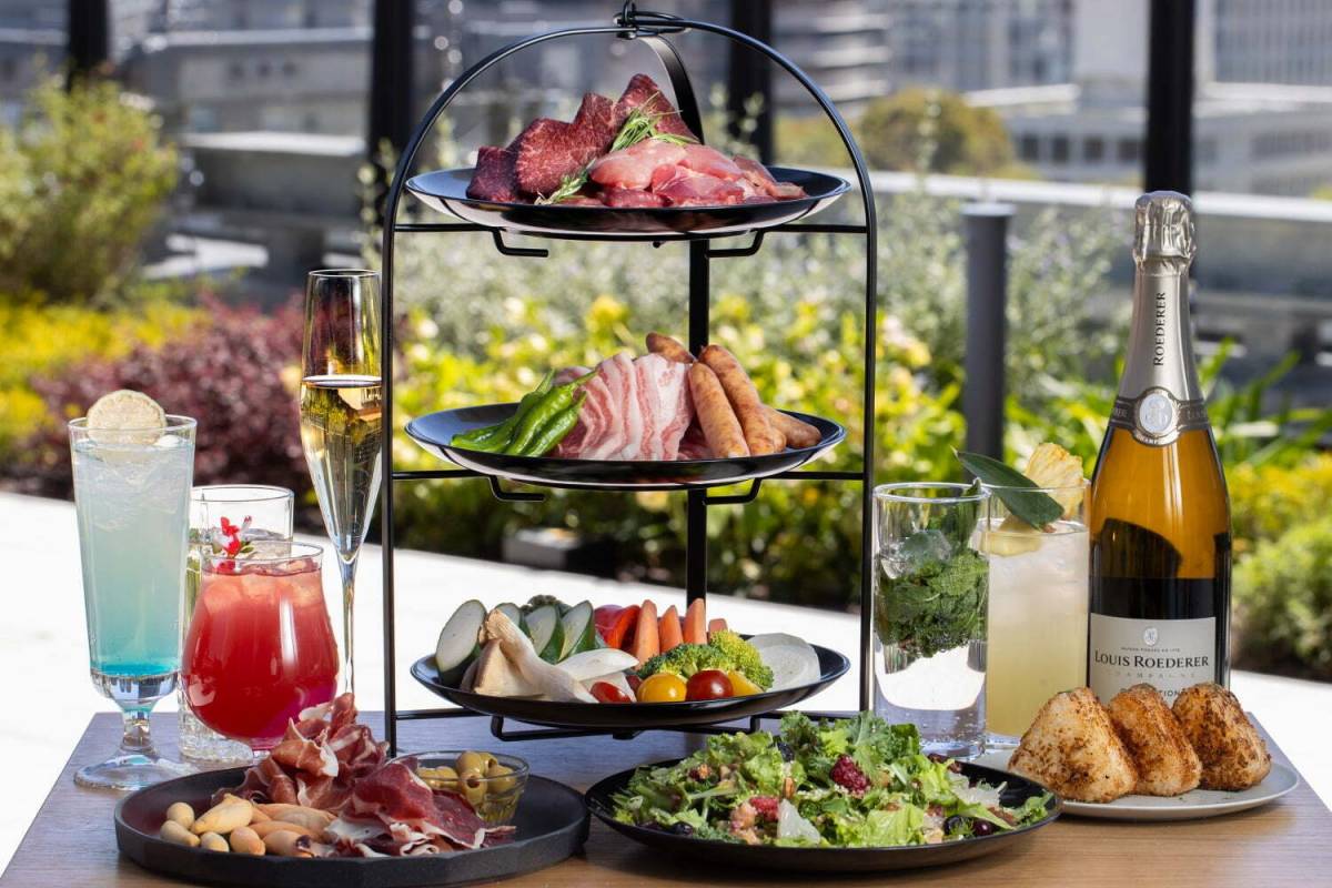 松屋銀座の25年屋上ビアガーデン、“3段スタンド”の肉尽くしBBQ&