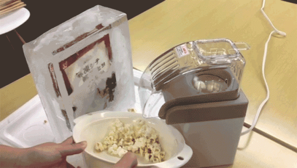 会社に届いた重い荷物　開けると『ヒンヤリ』とした塊が出てきて？