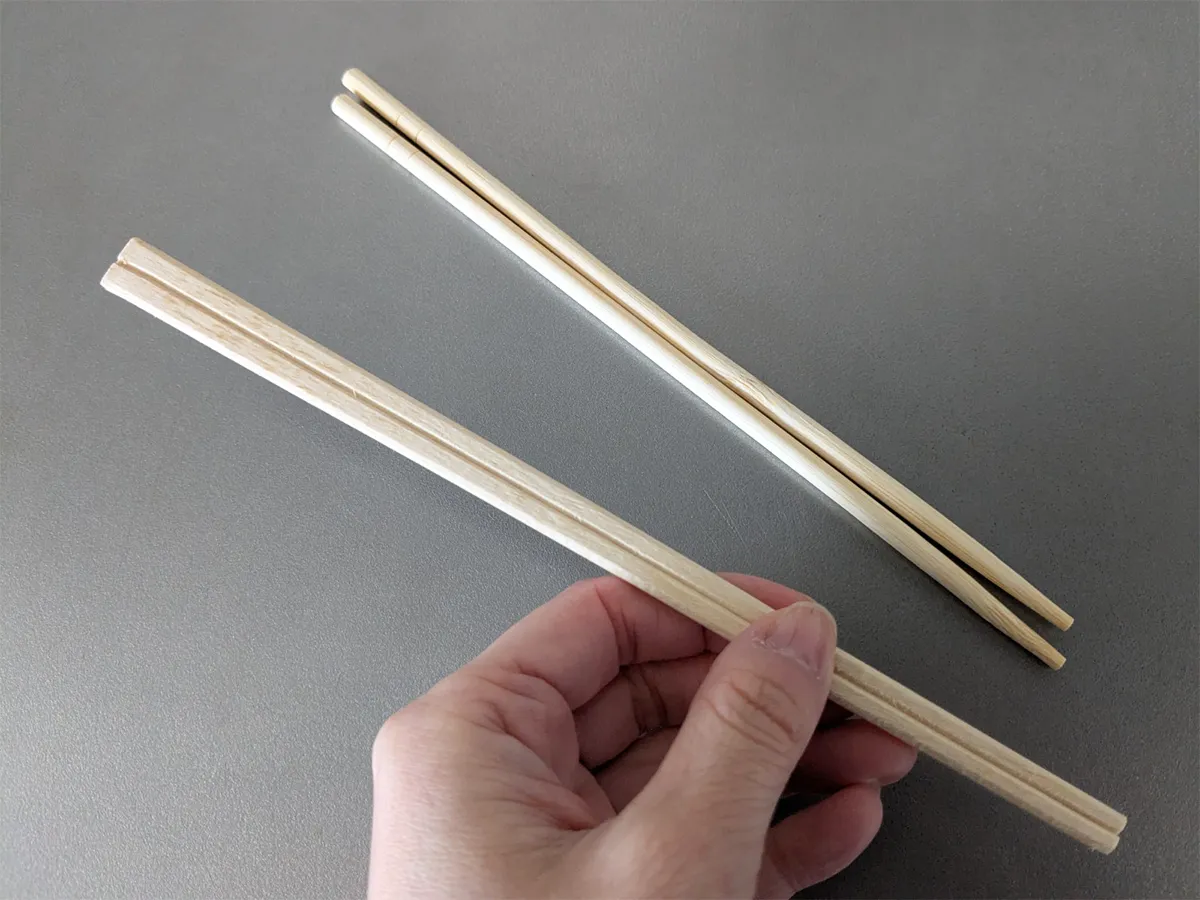 少し曲がった割り箸 角張った割り箸と丸い割り箸、形が違うだけ？ 老舗箸店の回答に目から