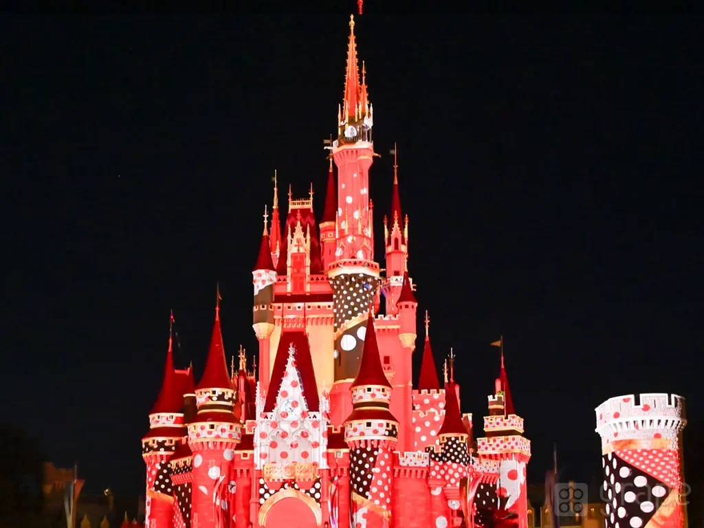 今しか見られない！ 夜になったらシンデレラ城が一変！？行く前に要