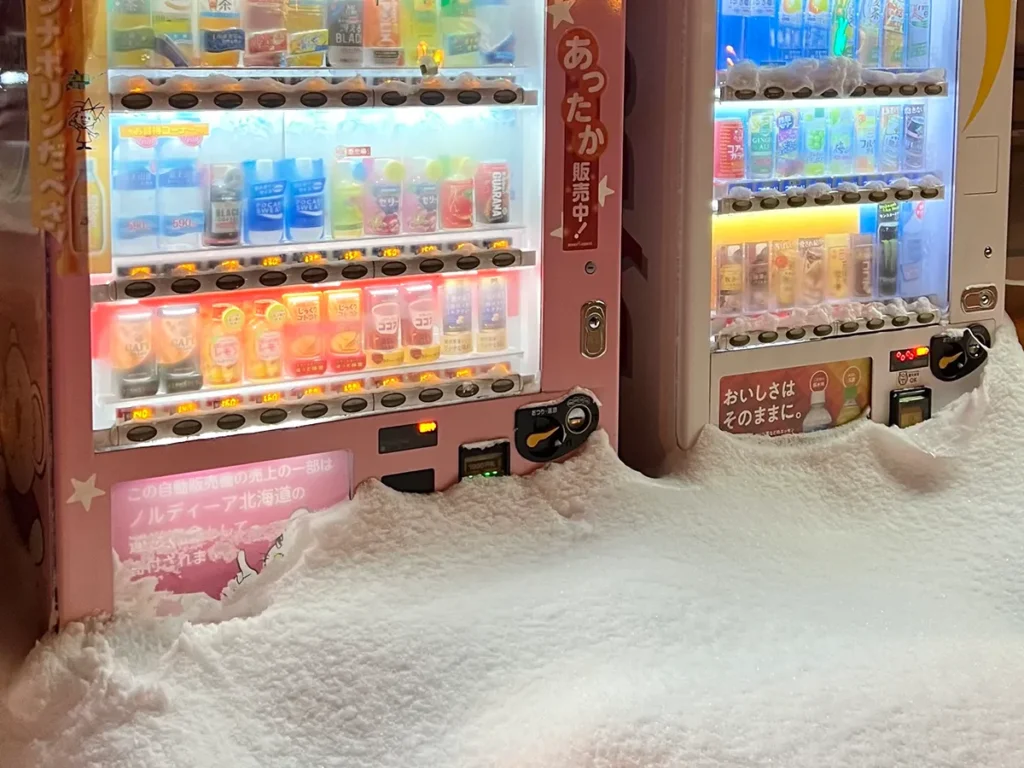 【額装済み】雪国の夫婦自販機 ガッシュ画 雪に埋まった自動販売機に「マジかよ」 道民が撮った光景が