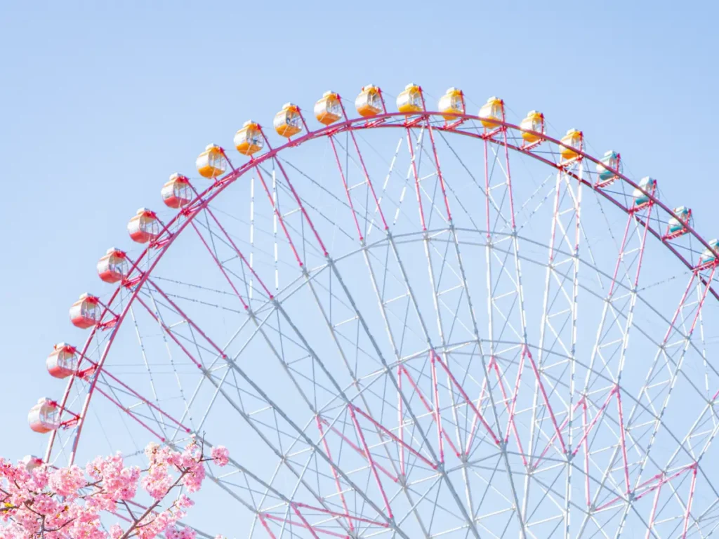 公園にある桜色の観覧車 その下を見ると？「今すぐ見に行きたい