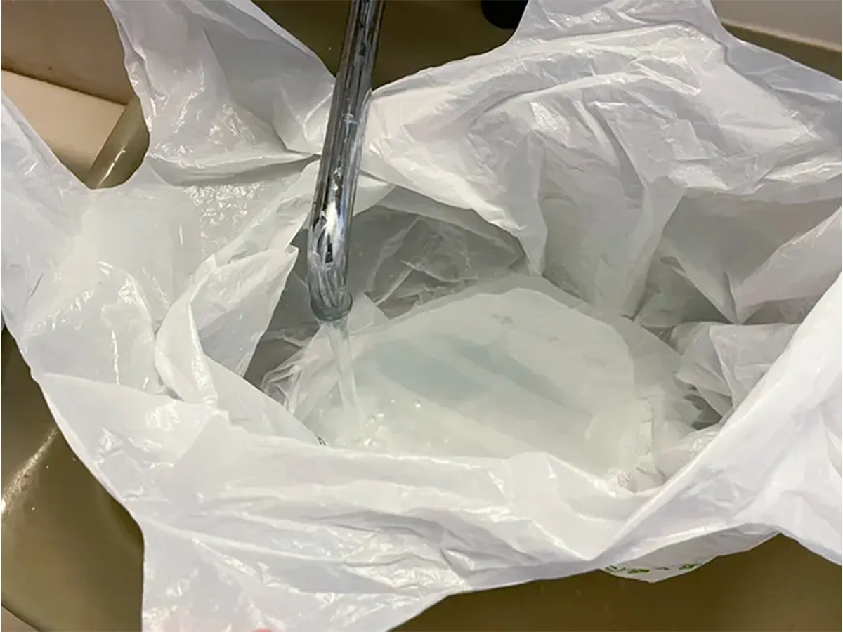 余ったビニール袋を活用して！ 3つのアイテムで即席バケツを作ってみる 