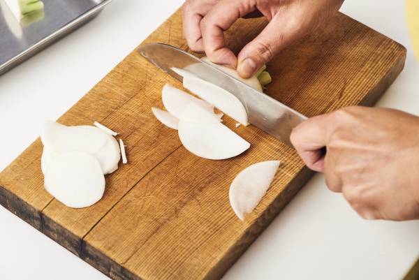 料理家さんたちが提案 ご当地おみやげのアレンジレシピ マグロとかぶの生のり佃煮 E レシピ 料理のプロが作る簡単レシピ 1 2ページ