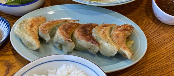 イカ餃子にコーン餃子 バラエティ豊かな餃子が楽しめる 箱根 ちゃいなハウス へ 徳成祐衣の果てしなくギョーザな日々 E レシピ 料理のプロが作る簡単レシピ 1 2ページ