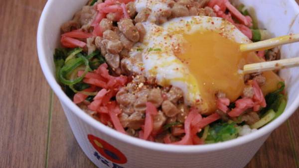 おうち時間を最高にハッピーに 松屋 の 牛めし を使った コスパ最強納豆アレンジ E レシピ 料理のプロが作る簡単レシピ 2 2ページ