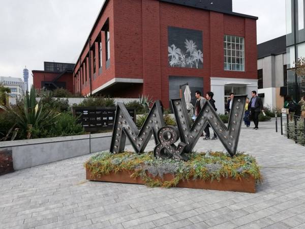 世界初の真黒チーズの正体は チーズ専門店 Good Spoon が横浜みなとみらいにopen E レシピ 料理のプロが作る簡単レシピ 1 3ページ