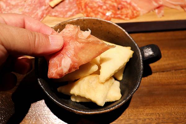 切りたての生ハムを食べ比べ 生ハムとイタメシ 86ストア 大阪 福島 E レシピ 料理のプロが作る簡単レシピ 2 4ページ